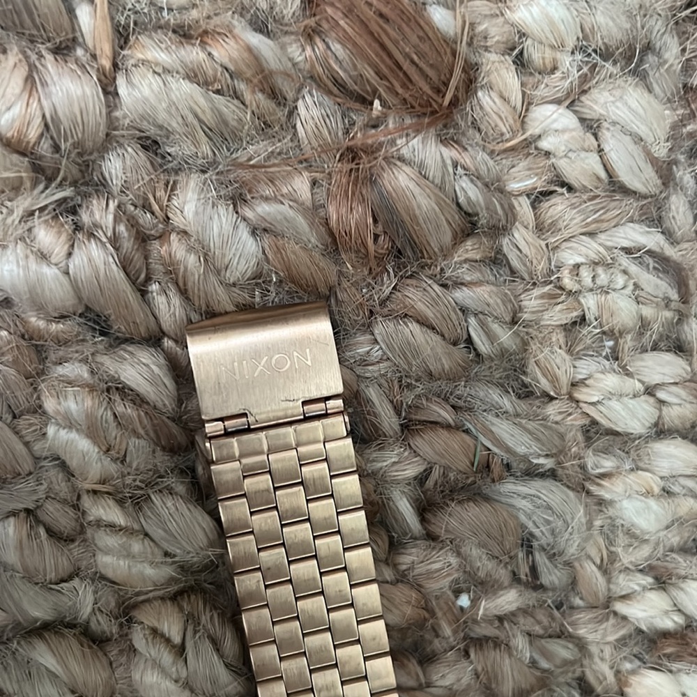 Nixon rose gold watch - Picture 7 of 7